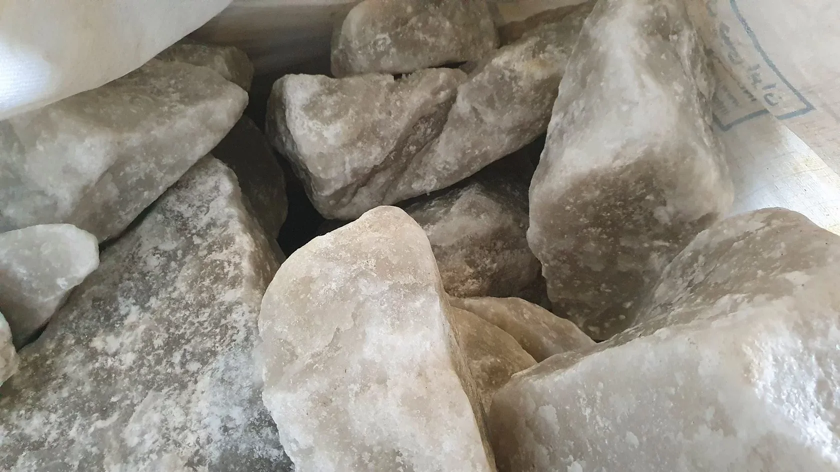 Соль глыбовая белая (каменная), куски от 5 до 30 кг (Иран)