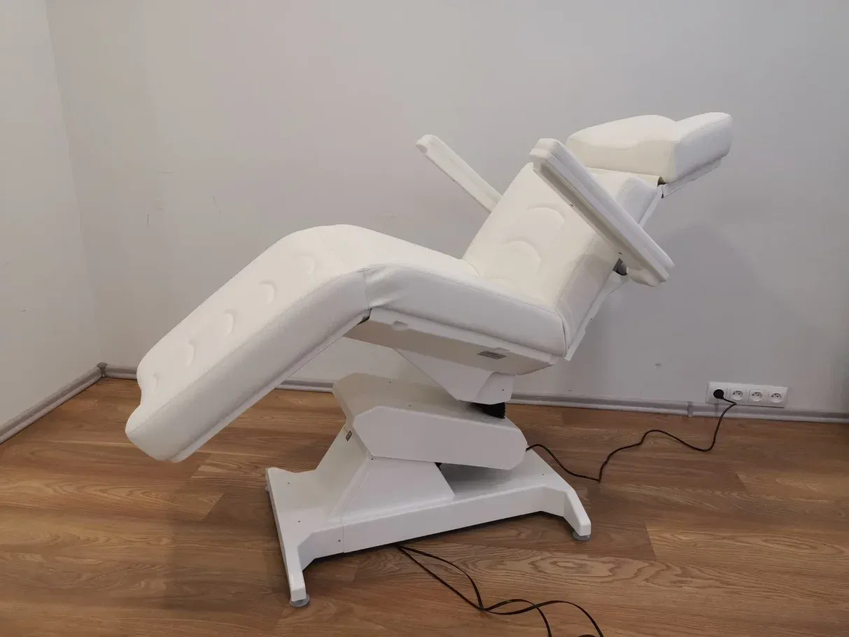 Кресло процедурное (для мезотерапии) с электроприводом ОД-2 (Мезо), с откидными подлокотниками, с ножной педалью управле
