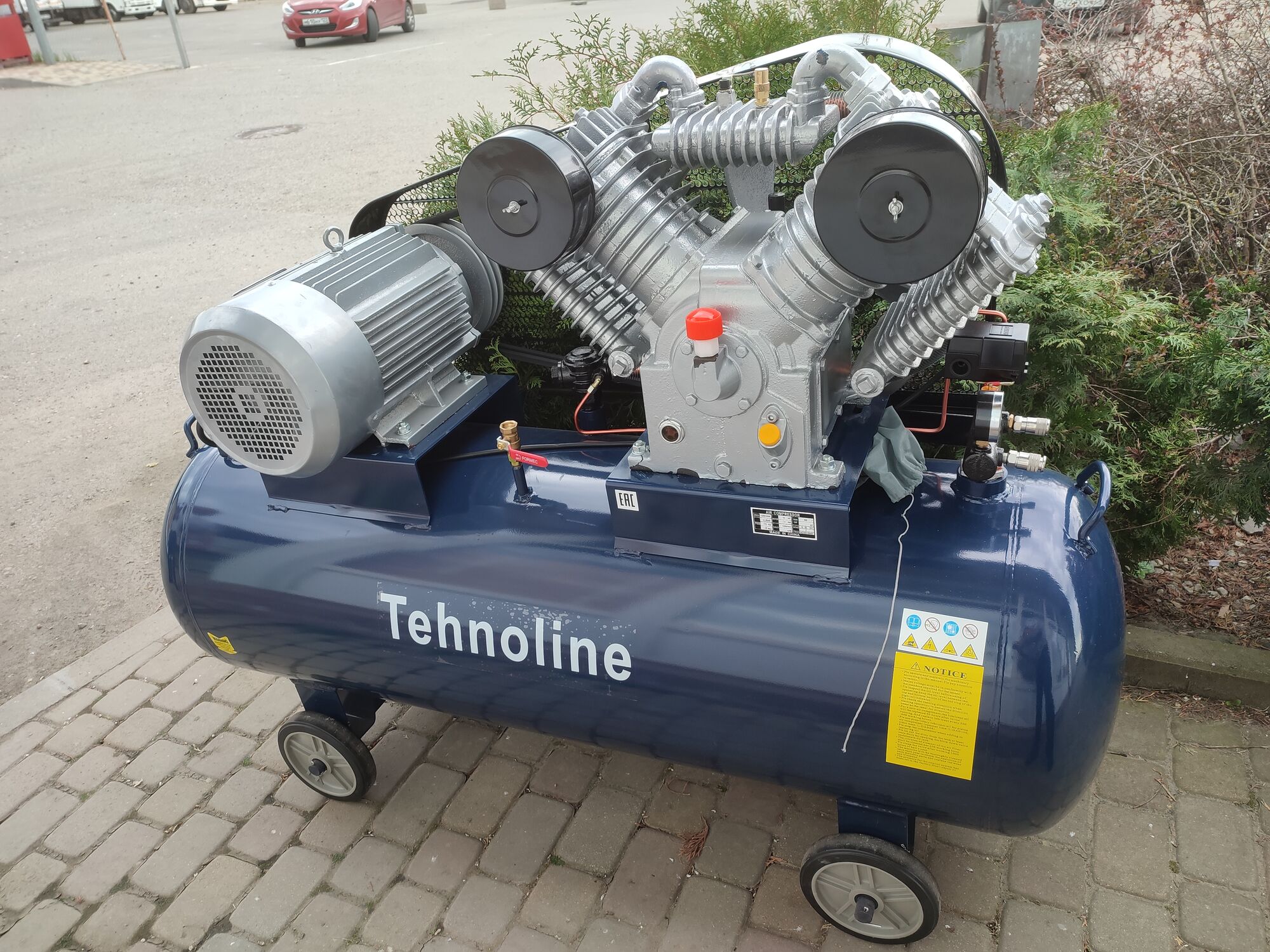 Компрессор воздушный Tehnoline 2000 л/мин 7.5кВт. 300л