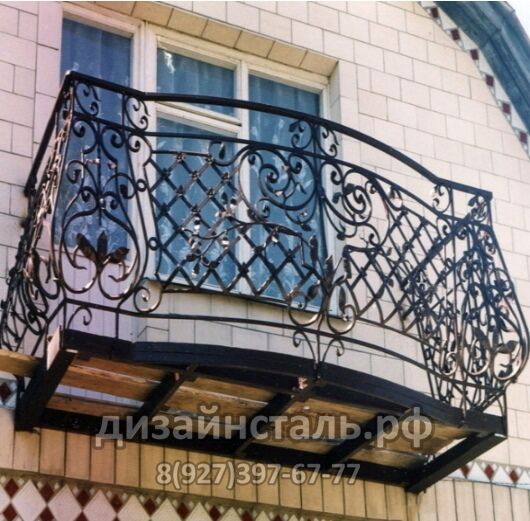Кованый балкон с ажурным узором Ксеня
