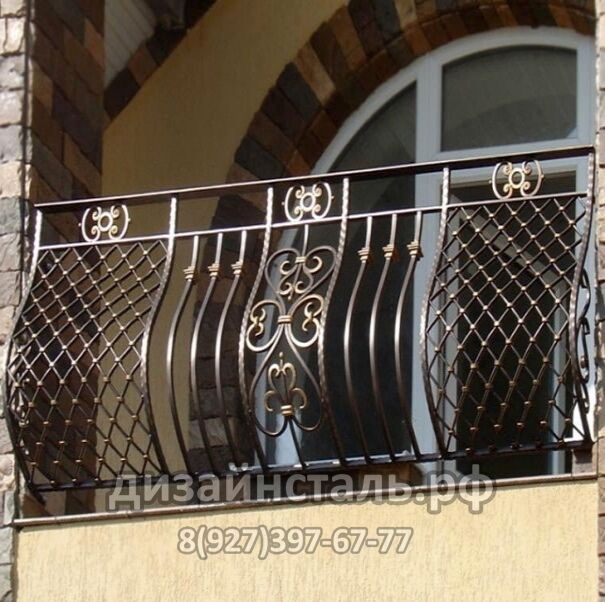 Кованное ограждение для вашего балкона с необычными узорами на изделии