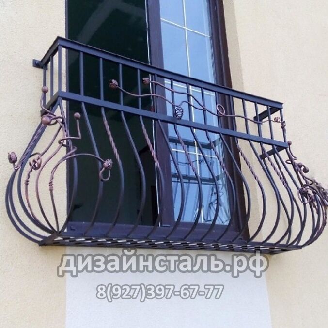 Кованное объёмное балконное ограждение с индивидуальными узорами Алексия