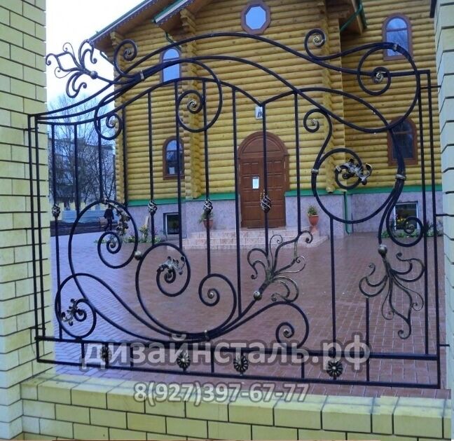 Красивый дизайнерский забор выполненный из ковки Николя